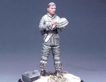 Resin	German Fallschirmjager 1941 incl. resin base	1/35	 beschikbaar voor biedingen