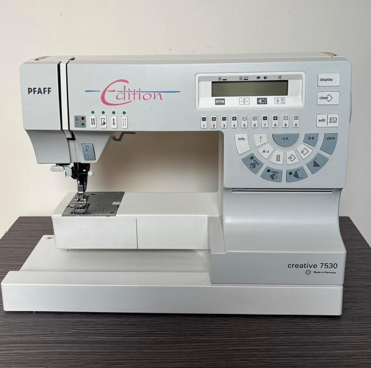Pfaff 7530 met dubbel stoftransport IDT, Hobby en Vrije tijd, Naaimachines en Toebehoren, Zo goed als nieuw, Naaimachine, Pfaff