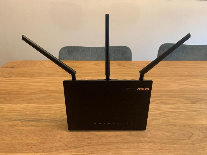 Asus RT-AC68U AC1900 Dual-band Gigabit router, Computers en Software, Routers en Modems, Zo goed als nieuw, Router, Ophalen of Verzenden
