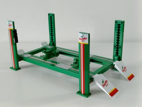 Greenlight Vierkoloms Hefbrug Turtle Wax voor 1:18 modelauto, Hobby en Vrije tijd, Modelauto's | 1:18, Nieuw, Overige typen, Overige merken