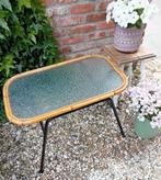 Vintage rotan salontafel bijzettafel met glas, Huis en Inrichting, Tafels | Salontafels, Ophalen, Gebruikt, Minder dan 50 cm, 50 tot 100 cm
