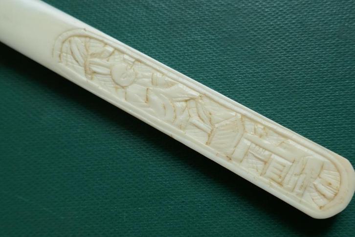 Antieke Chinese  Boekenlegger, Antiek en Kunst, Antiek | Boeken en Bijbels, Verzenden