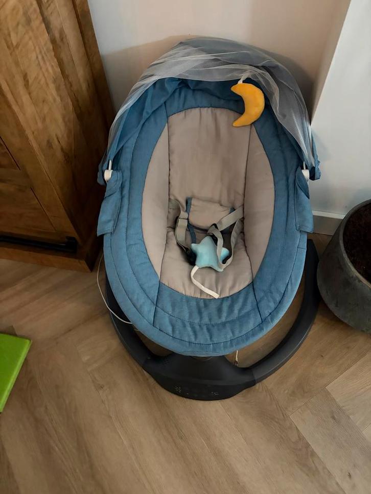 Elektrische Baby Schommel / wipstoel, Kinderen en Baby's, Wipstoeltjes, Zo goed als nieuw, Schommelstoel, Overige merken, Met gordel(s) of riempje(s)