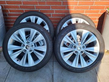 Originele Skoda Octavia velgen 225/45/17 inch met zomerbande beschikbaar voor biedingen