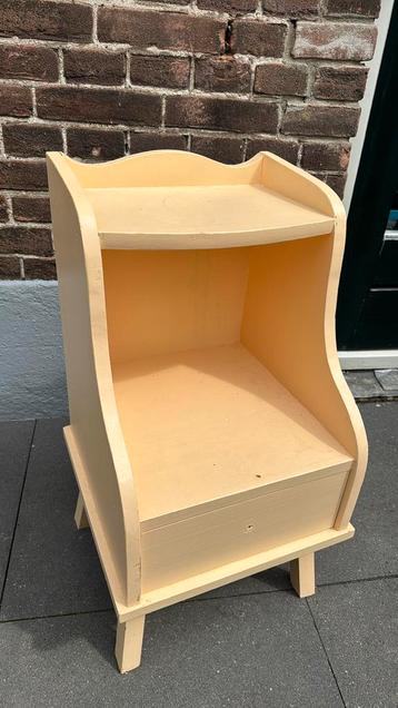 Vintage nachtkastje / bijzetkastje met lade beschikbaar voor biedingen