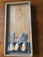 Grote Houten Kaasplank met 3 Kaasmesjes Nieuw in Verpakking, Ophalen of Verzenden, Nieuw