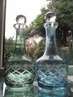 2 Antieke Geslepen Iriserende Karafjes Groen en Blauw, Ophalen of Verzenden