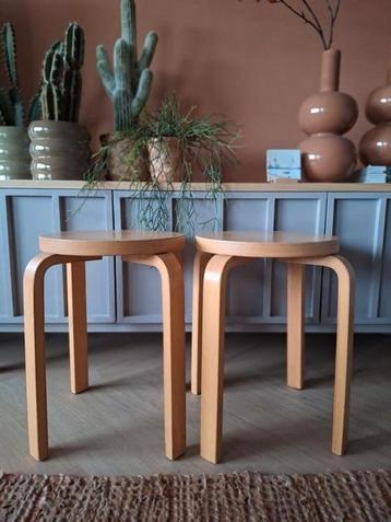 
2 plywood krukjes ala Ikea Frosta ala Artek Alver Aalto beschikbaar voor biedingen