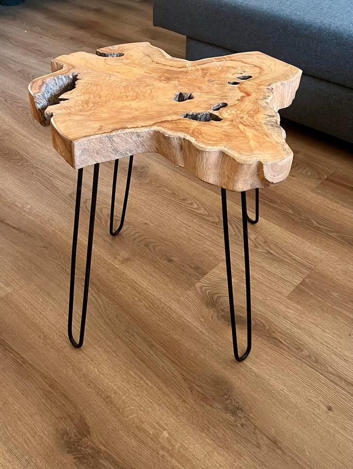 Houten bijzettafel met zwarte poten, Huis en Inrichting, Tafels | Salontafels, Gebruikt, Minder dan 50 cm, 50 tot 100 cm, Overige vormen