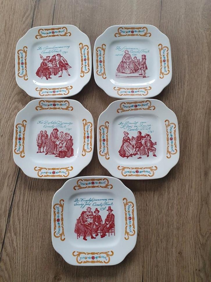Set van 5 gebakbordjes van Boch Belgium la Louvière, Verzamelen, Retro, Huis en Inrichting, Ophalen of Verzenden