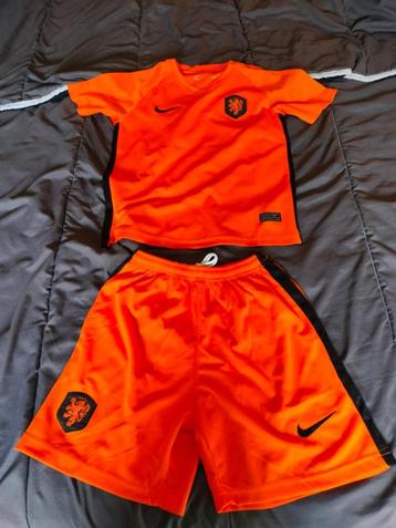 Voetbal pakje oranje NL knvb Nike maat 24 tussen ong4-8 jaar beschikbaar voor biedingen