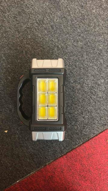 Handige zaklamp beschikbaar voor biedingen