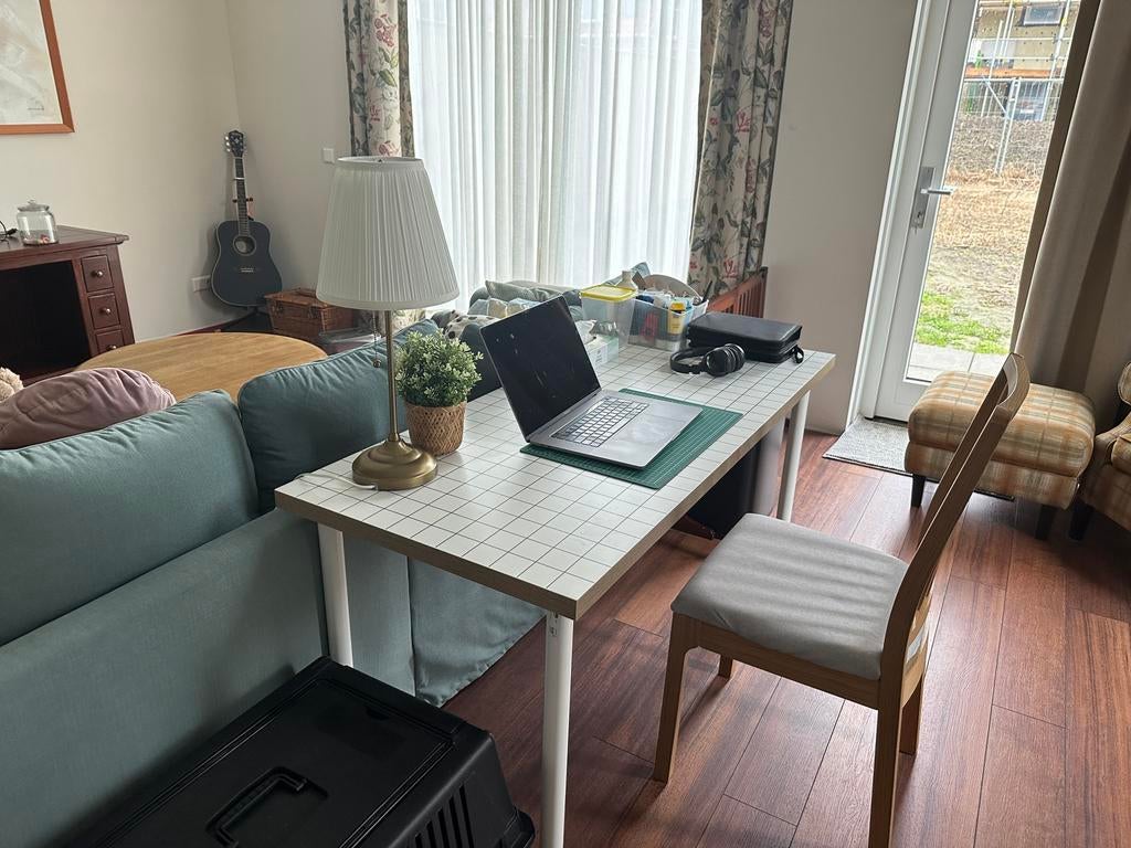 IKEA Bureau. LAGKAPTEN blad (140x60) met ADILS poten wit