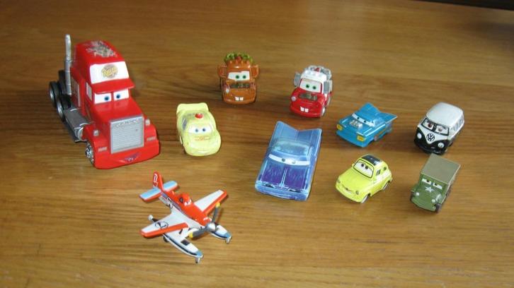 9 Cars auto's + 1 Cars vliegtuig, Kinderen en Baby's, Speelgoed | Speelgoedvoertuigen, Gebruikt, Ophalen of Verzenden