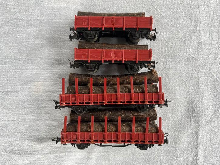 4 Roco rongen en open bakwagons met houtlading, Hobby en Vrije tijd, Modeltreinen | H0, Gebruikt, Wagon, Gelijkstroom, Roco, Ophalen of Verzenden