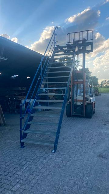 Stalen trap beschikbaar voor biedingen