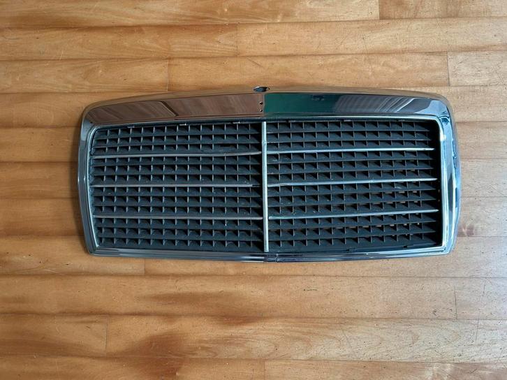 MERCEDES BENZ W124 Motorkapgril, Auto-onderdelen, Carrosserie en Plaatwerk, Bumper, Mercedes-Benz, Voor, Gebruikt, Ophalen of Verzenden