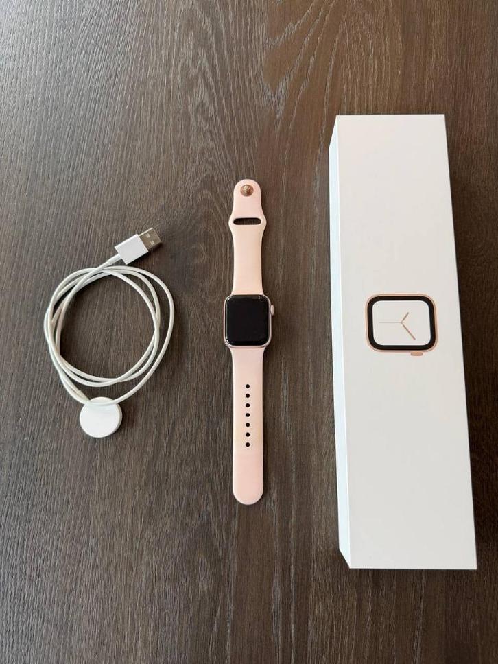 Apple Watch Series 4 - 40mm - Rosé Goud, Sieraden, Tassen en Uiterlijk, Smartwatches, Gebruikt, iOS, Roze, Afstand, Calorieverbanding