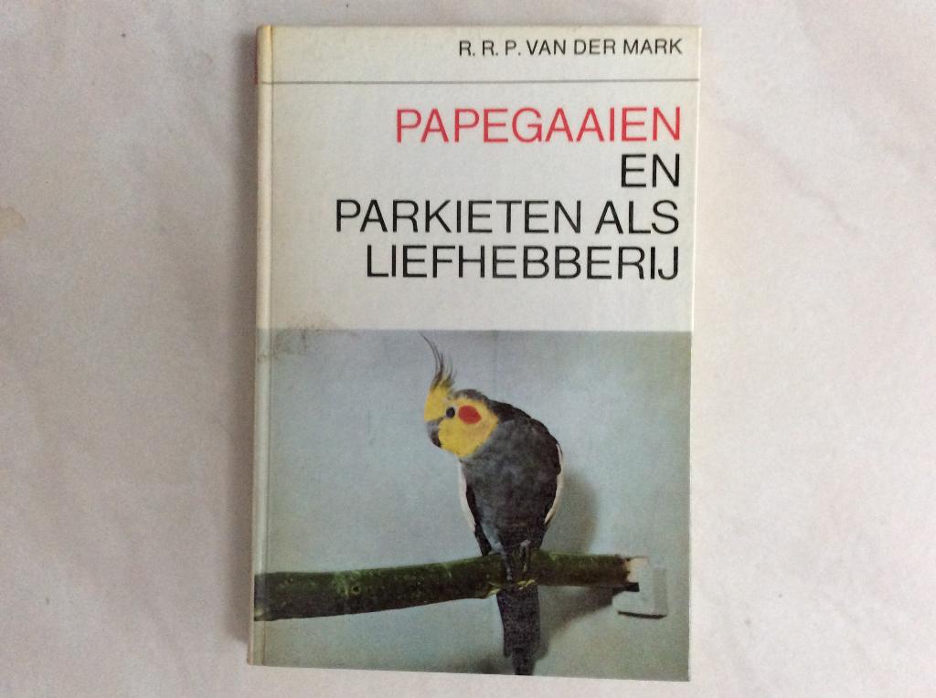Papegaaien en Parkieten als liefhebberij, Ophalen of Verzenden, Gelezen, Vogels, R.R.P. Van der Mark