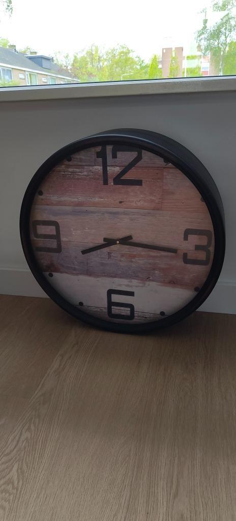 Wand klok, Huis en Inrichting, Woonaccessoires | Klokken, Gebruikt, Wandklok, Analoog, Ophalen of Verzenden