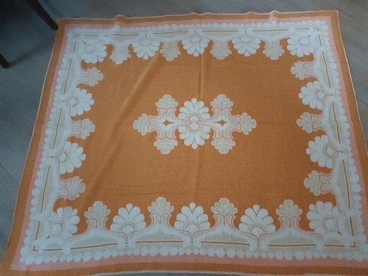 Vintage tafelkleed in oranje wit 1.30 x 1.60 mt (TK48), Huis en Inrichting, Tafelkleden, Gebruikt, Rechthoek, Ophalen of Verzenden