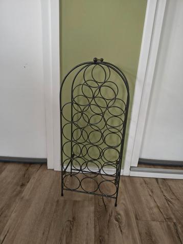Prachtig zwart metalen wijnrek, wijnhouder. Wijnkast zwart. beschikbaar voor biedingen