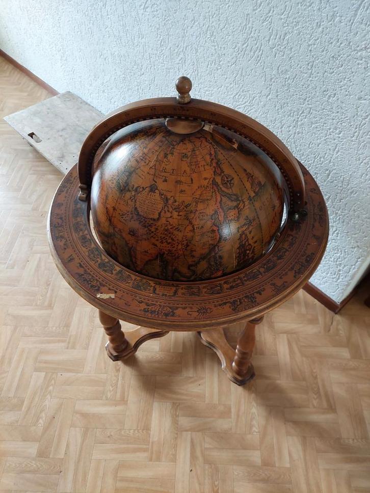 Wereldbol/globe bar antiek, Huis en Inrichting, Woonaccessoires | Wereldbollen, Gebruikt, Ophalen