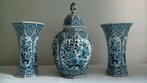 Set van 3 Delfts blauwe vazen met bloemmotief, Antiek en Kunst, Antiek | Vazen, Ophalen