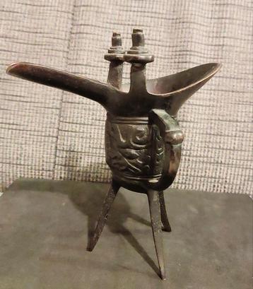 Chinees Bronzen Kannetje  beschikbaar voor biedingen