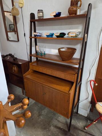 Vintage kast uit Zweden beschikbaar voor biedingen