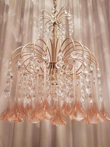 Hanglampje met straskralen en glazen roosjes beschikbaar voor biedingen