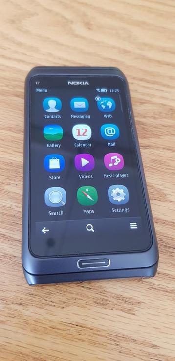 NOKIA E7 UNIEK 100% MOOI EN GOED beschikbaar voor biedingen