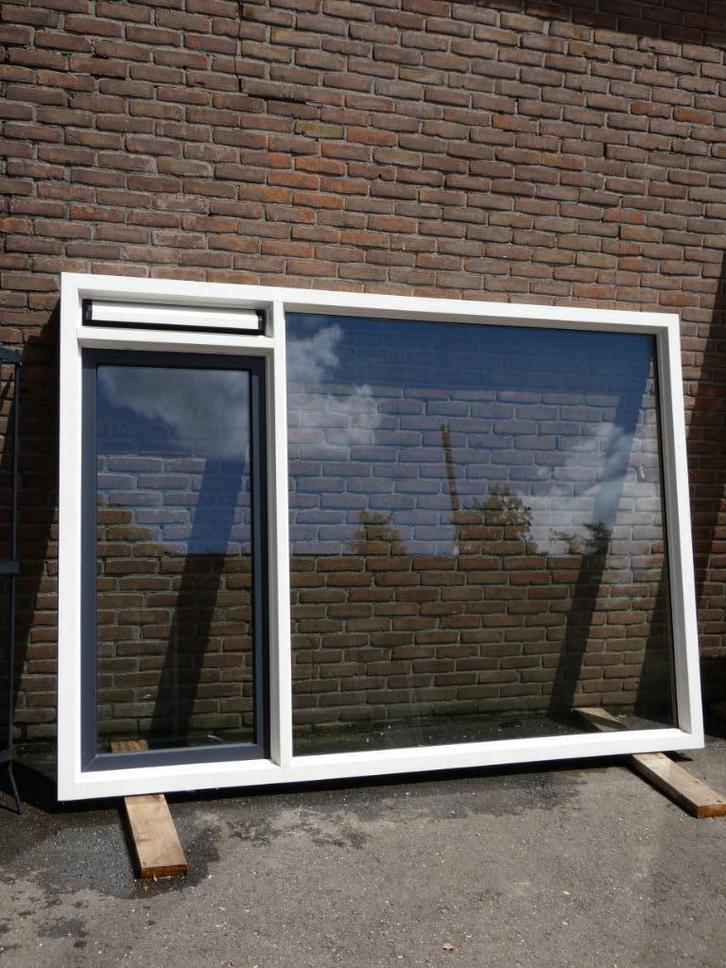 Kunststof raamkozijn met draai kiep systeem(259,5cm x 184cm), Doe-het-zelf en Verbouw, Kozijnen en Schuifpuien, Gebruikt, Raamkozijn