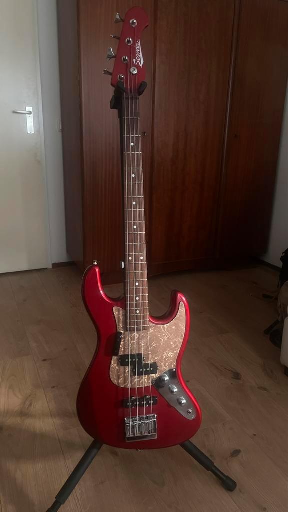 Rode Segovia Bass (Korea 1980), Muziek en Instrumenten, Snaarinstrumenten | Gitaren | Bas, Zo goed als nieuw, Ophalen