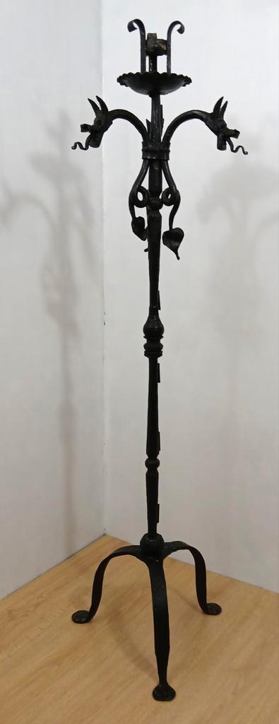 Vloerkandelaar met draken, Antiek en Kunst, Antiek | Woonaccessoires, Ophalen