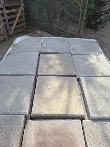 26m² nette 30x30 stoeptegel grijs, gebruikt, op pallet beschikbaar voor biedingen