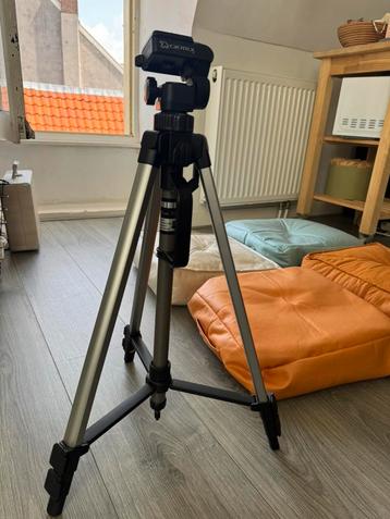 Giotto Camera Tripod – Sturdy & Adjustable beschikbaar voor biedingen