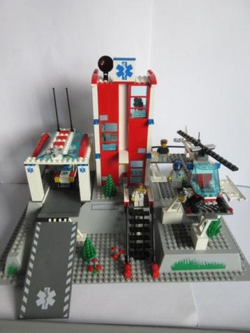 7892 Lego City ziekenhuis, Hospital met bouwtekeningen. beschikbaar voor biedingen