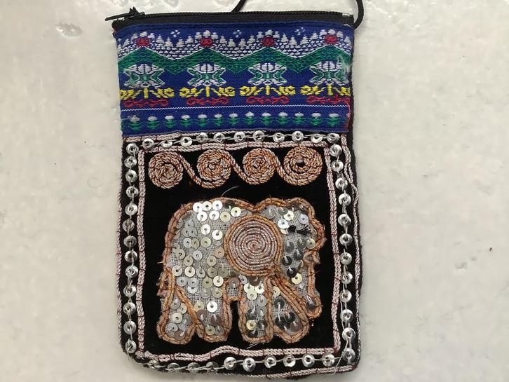 Mooi tasje portemonnee met pailletten olifant Thailand Boho, Sieraden, Tassen en Uiterlijk, Tassen | Damestassen, Zo goed als nieuw