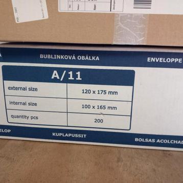 Bubbel enveloppen 2 verschillende maten beschikbaar voor biedingen