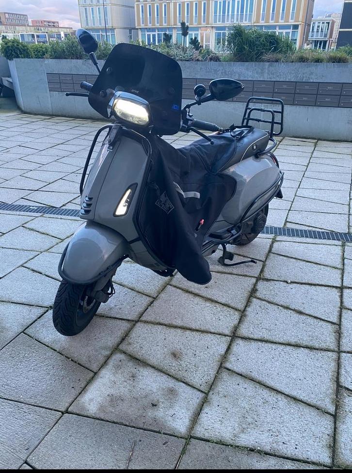 Vespa Sprint 80cc Malossi – Full Option (2018) | Nardo Grey, Fietsen en Brommers, Scooters | Yamaha, Gebruikt, Overige modellen