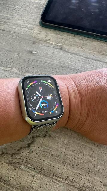 Apple watch 8 zwart 45 mm beschikbaar voor biedingen