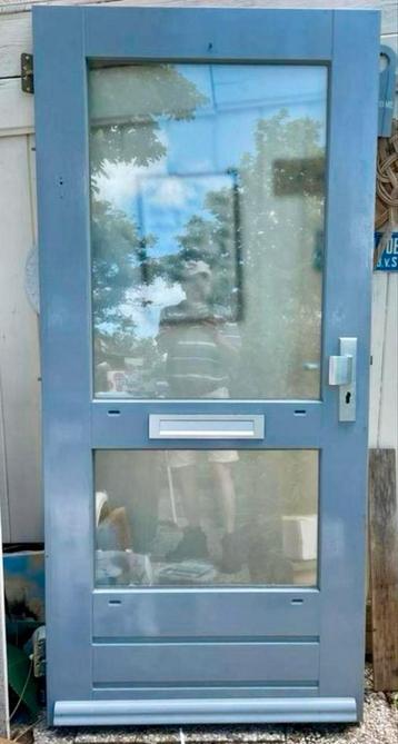 Houten Buitendeur met Glas beschikbaar voor biedingen