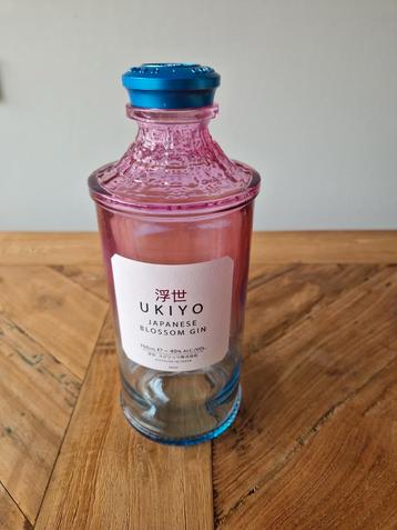 Hele mooie Japanese blossom gin fles  beschikbaar voor biedingen