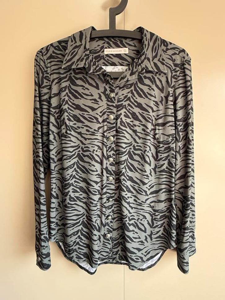 Studio Anneloes Blouse salie groen Zebraprint travelstof | M, Kleding | Dames, Blouses en Tunieken, Zo goed als nieuw, Maat 38/40 (M)