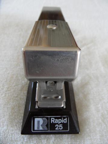 Rapid 25 nietmachine - bruin metaal - retro - vintage beschikbaar voor biedingen