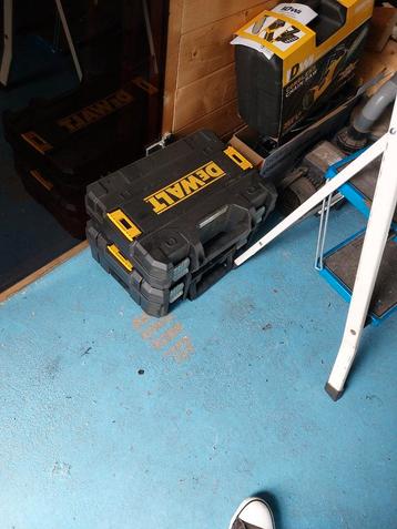 2 koffers DeWalt beschikbaar voor biedingen