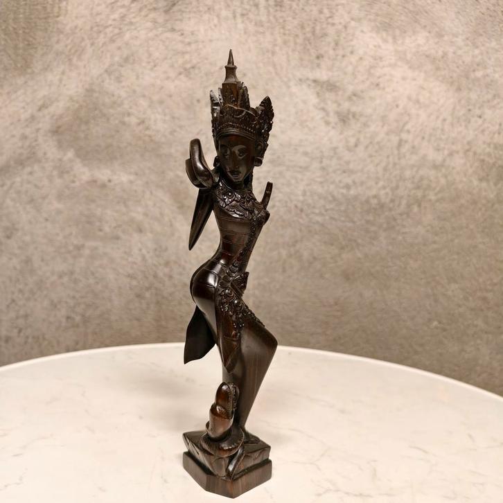 Houten beeld van Dewi Sri, Antiek en Kunst, Kunst | Beelden en Houtsnijwerken, Ophalen of Verzenden