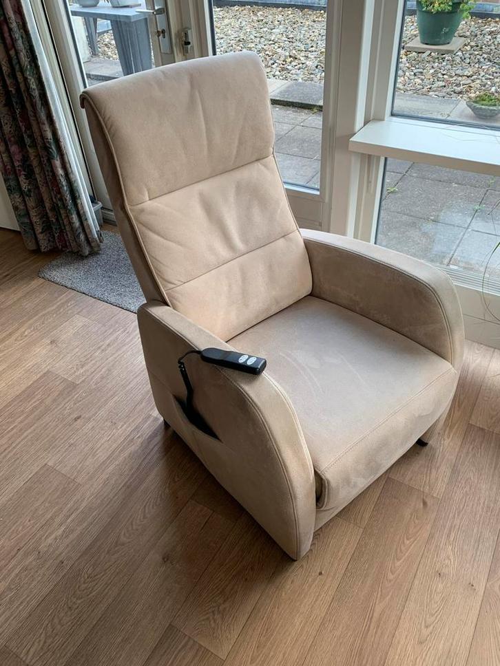 Elektrische Sta-op Stoel - Perfecte Staat!, Huis en Inrichting, Fauteuils, Zo goed als nieuw, Stof, 75 tot 100 cm, Minder dan 75 cm