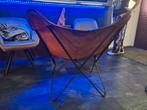 Vlinderstoel leer twee stuks bruin in goede staat., Huis en Inrichting, Fauteuils, Ophalen, Minder dan 75 cm, Leer, Zo goed als nieuw